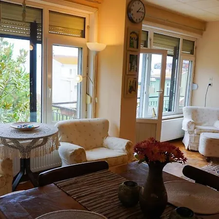 Vintage Retreat In The Heart Of شقة
