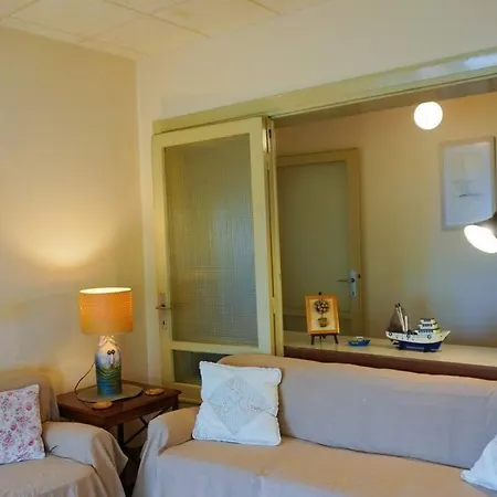 Vintage Retreat In The Heart Of هيبيليادا