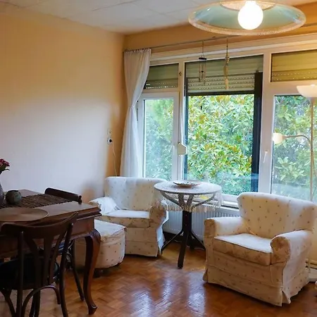 Vintage Retreat In The Heart Of شقة