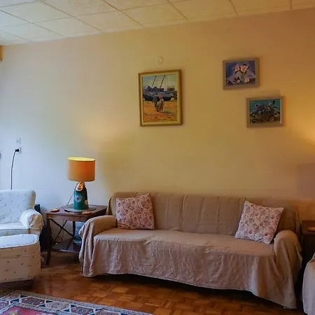 Vintage Retreat In The Heart Of شقة هيبيليادا